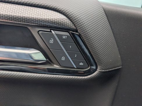 Used 2023 Chevrolet Silverado 1500 ZR2 w/ Technology Package image 17