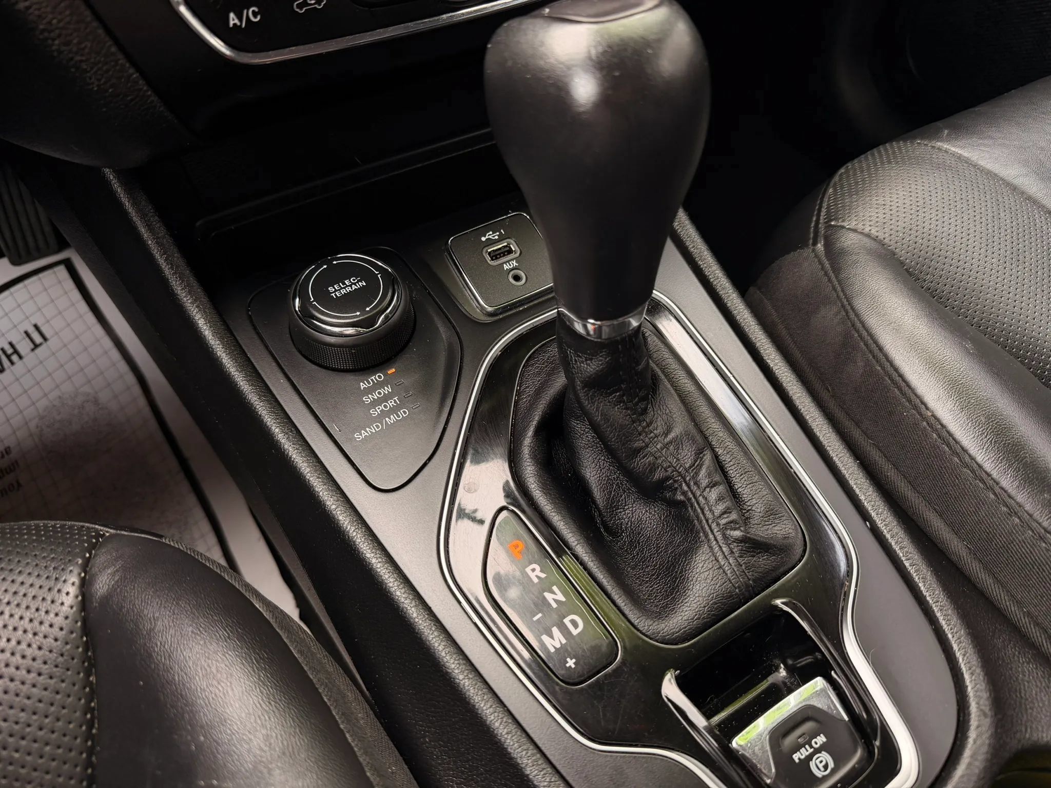 Used 2019 Jeep Cherokee Limited AWD/4WD image 16