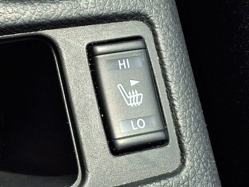 Used 2019 Nissan Rogue SV AWD/4WD image 16