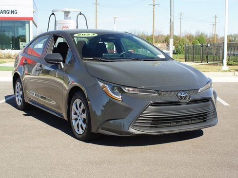 Used 2023 Toyota Corolla LE image 2