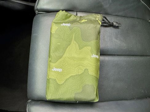 Used 2022 Jeep Grand Cherokee Overland w/ Advanced Protech Group III image 51