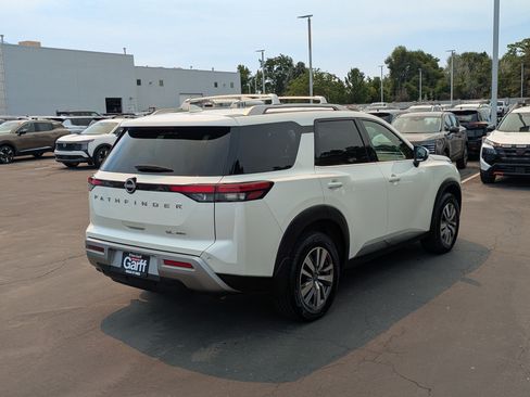 Used 2023 Nissan Pathfinder SL AWD/4WD image 3