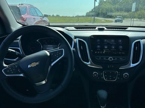 Used 2024 Chevrolet Equinox LT FWD image 7