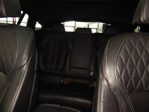 Used 2023 BMW X6 xDrive40i w/ M Sport Package image 35