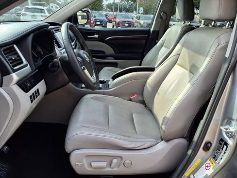 Used 2016 Toyota Highlander Limited image 17