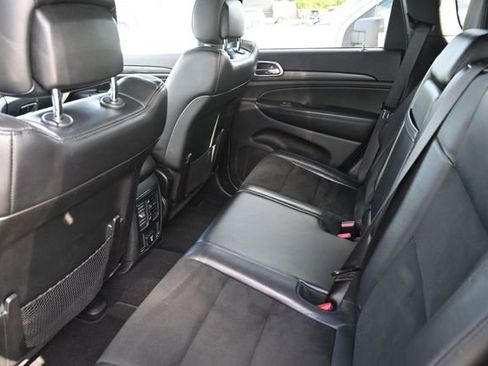 Used 2019 Jeep Grand Cherokee Altitude AWD/4WD image 13