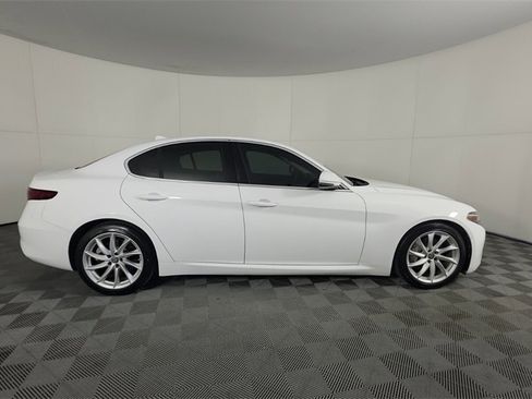 Used 2019 Alfa Romeo Giulia image 4