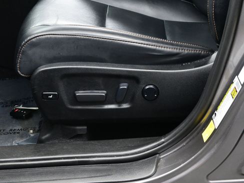 Used 2019 Toyota Highlander XLE image 11