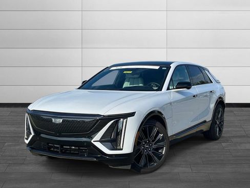 Used 2026 Cadillac Lyriq Signature Sport AWD/4WD image 1