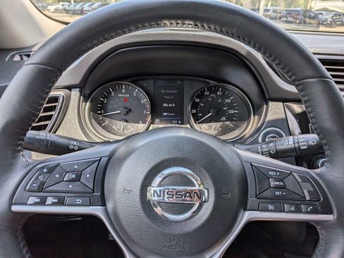 Used 2018 Nissan Rogue SV FWD image 31