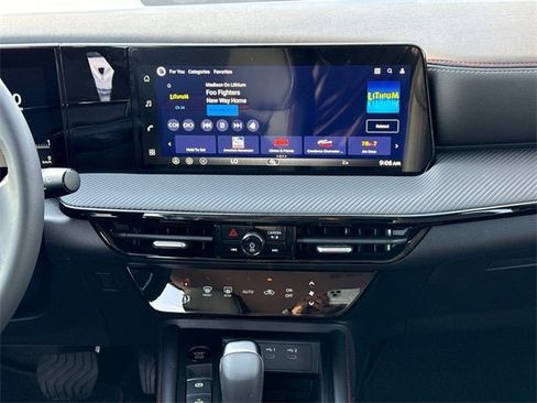 New 2026 Nissan Kicks SR image 14