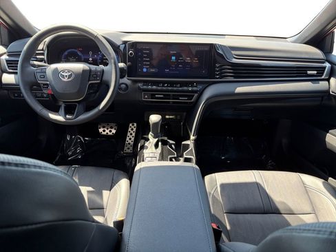 Used 2025 Toyota Camry XSE FWD image 12