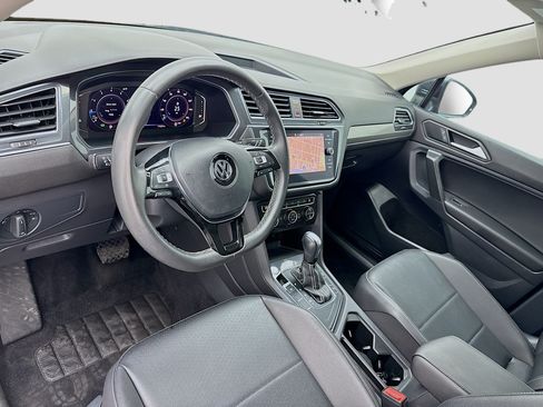 Used 2021 Volkswagen Tiguan SEL FWD image 7