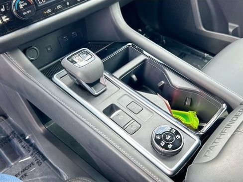 Certified 2025 Nissan Pathfinder SL AWD/4WD image 14