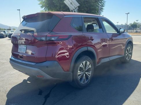 Used 2022 Nissan Rogue SV FWD image 6
