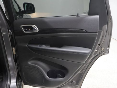 Used 2019 Jeep Grand Cherokee Laredo AWD/4WD image 21