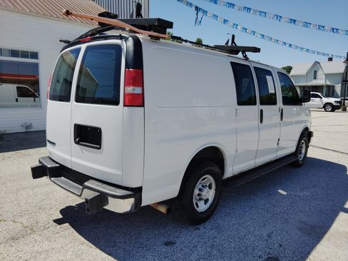 Used 2018 Chevrolet Express 2500 w/ Driver Convenience Package RWD image 7