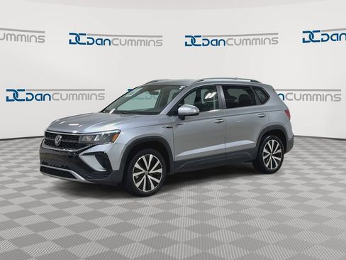 Used 2024 Volkswagen Taos SE FWD image 4