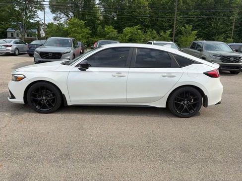 Used 2022 Honda Civic Sport image 2