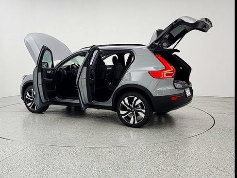 New 2026 Volvo XC40 B5 Plus w/ Climate Package AWD/4WD image 12