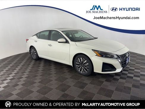 Used 2023 Nissan Altima 2.5 SV w/ SV Premium Package image 1