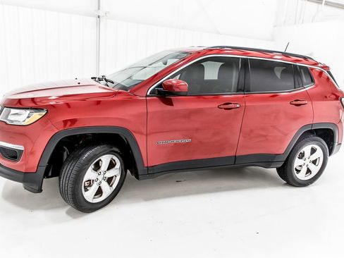 Used 2018 Jeep Compass Latitude w/ Popular Equipment Group AWD/4WD image 3