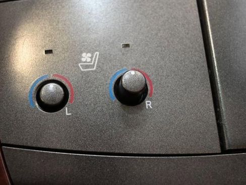 Used 2012 Toyota Avalon Limited image 14