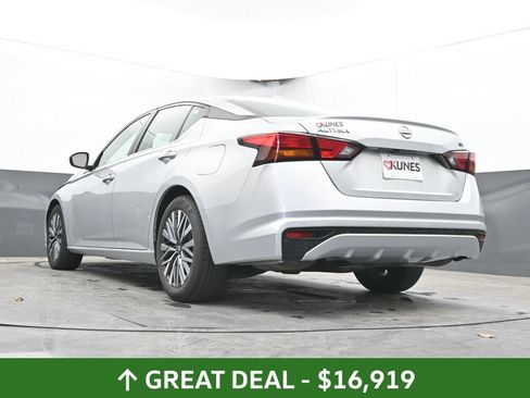 Used 2023 Nissan Altima 2.5 SV FWD image 54