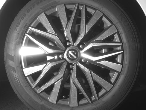 Used 2025 Nissan Altima 2.5 SV FWD image 13