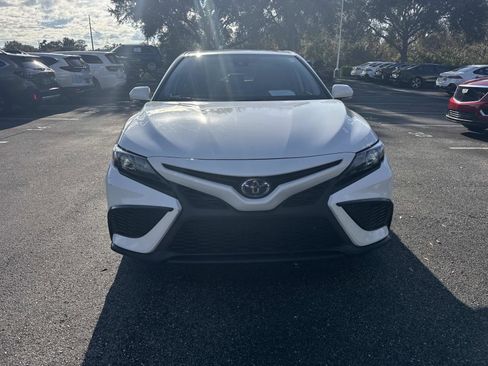 Used 2024 Toyota Camry SE image 9