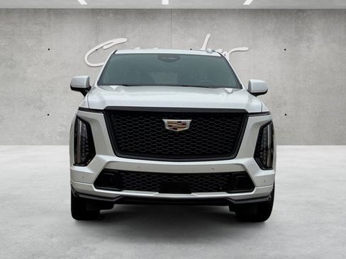 Certified 2025 Cadillac Escalade ESV V AWD/4WD image 17