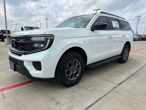 New 2025 Ford Expedition Active image 1