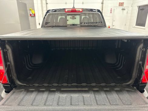 Used 2022 Chevrolet Colorado LT w/ LT Convenience Package AWD/4WD image 12