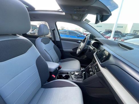 Used 2023 Volkswagen Taos SE image 4