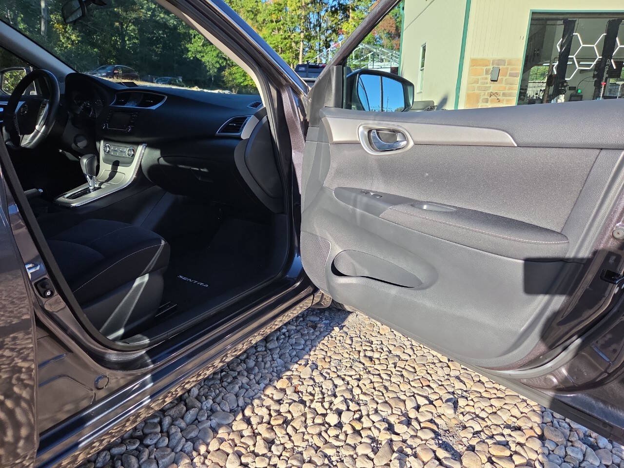 Used 2015 Nissan Sentra SV FWD image 21