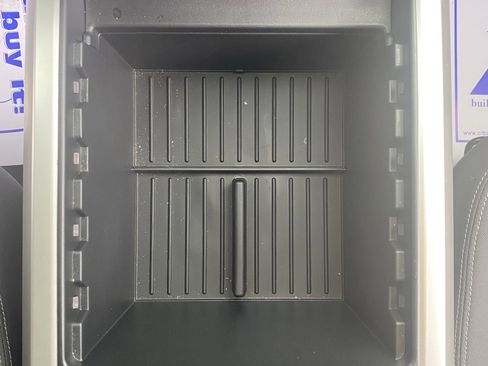 Used 2024 Nissan Titan SV w/ SV Convenience Package image 18