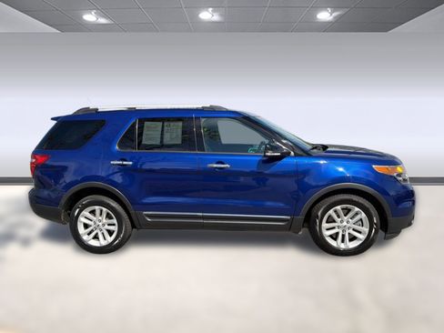 Used 2014 Ford Explorer XLT w/ Equipment Group 202A image 8
