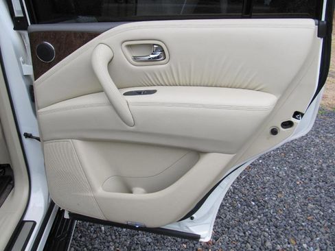 Used 2017 INFINITI QX80 2WD w/ Driver Assistance Package image 38