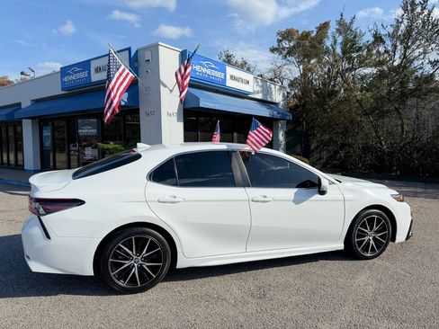 Used 2022 Toyota Camry SE image 14