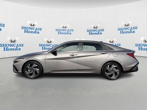 Used 2024 Hyundai Elantra Limited image 4
