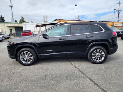 Used 2020 Jeep Cherokee Latitude Plus w/ Cold Weather Group AWD/4WD image 11