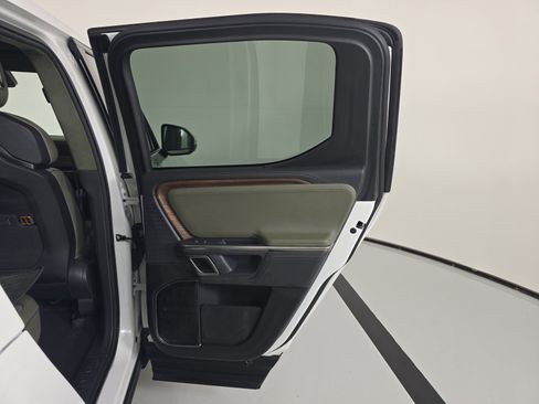 Used 2024 Rivian R1T Adventure AWD/4WD image 19