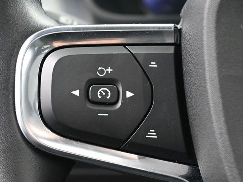 Used 2025 Volvo XC40 B5 Core image 21