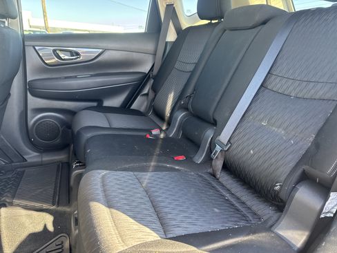 Used 2018 Nissan Rogue SV w/ Premium Package image 7