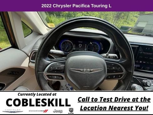 Used 2022 Chrysler Pacifica Touring-L AWD/4WD image 18