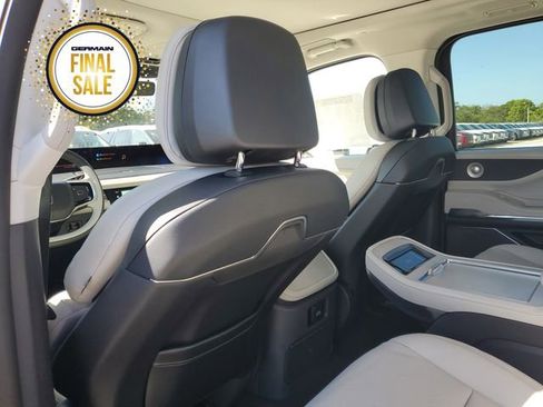 New 2025 Lincoln Navigator Reserve image 19