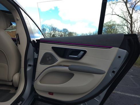 Used 2023 Mercedes-Benz EQS 580 4MATIC Sedan image 25