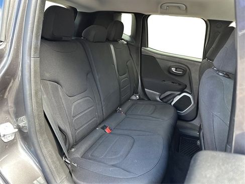 Used 2019 Jeep Renegade Latitude w/ Cold Weather Group AWD/4WD image 44