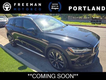 Used 2023 Volvo V60 B5 Cross Country Ultimate w/ Climate Package