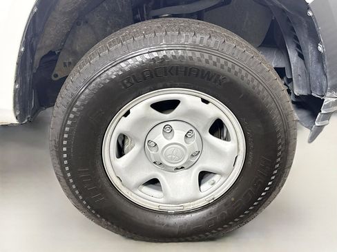 Used 2022 Toyota Tacoma SR image 31